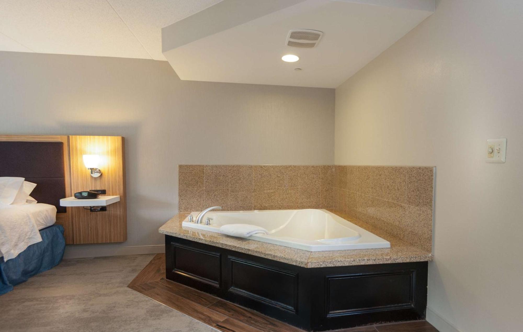 Hampton Inn Doylestown Warrington Extérieur photo